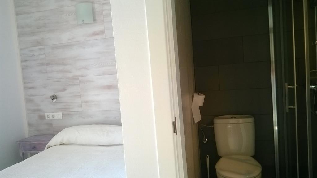 Hostal Paris Ciutadella Сьютаделья Номер фото
